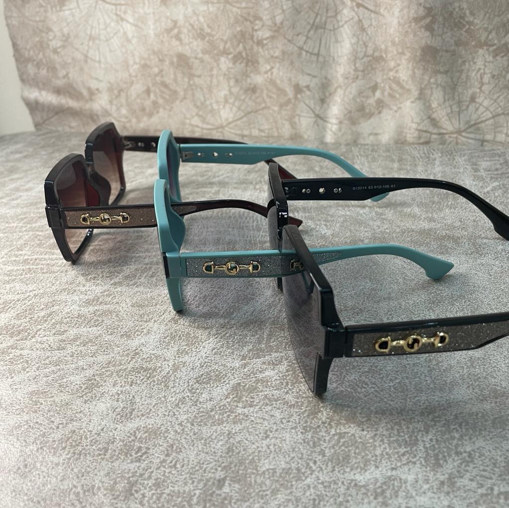 Luxury Retro Women's Square Sunglasses 2020 Featured Famous Design Original  Sunglasses For Female Polygonal Rivets Shades