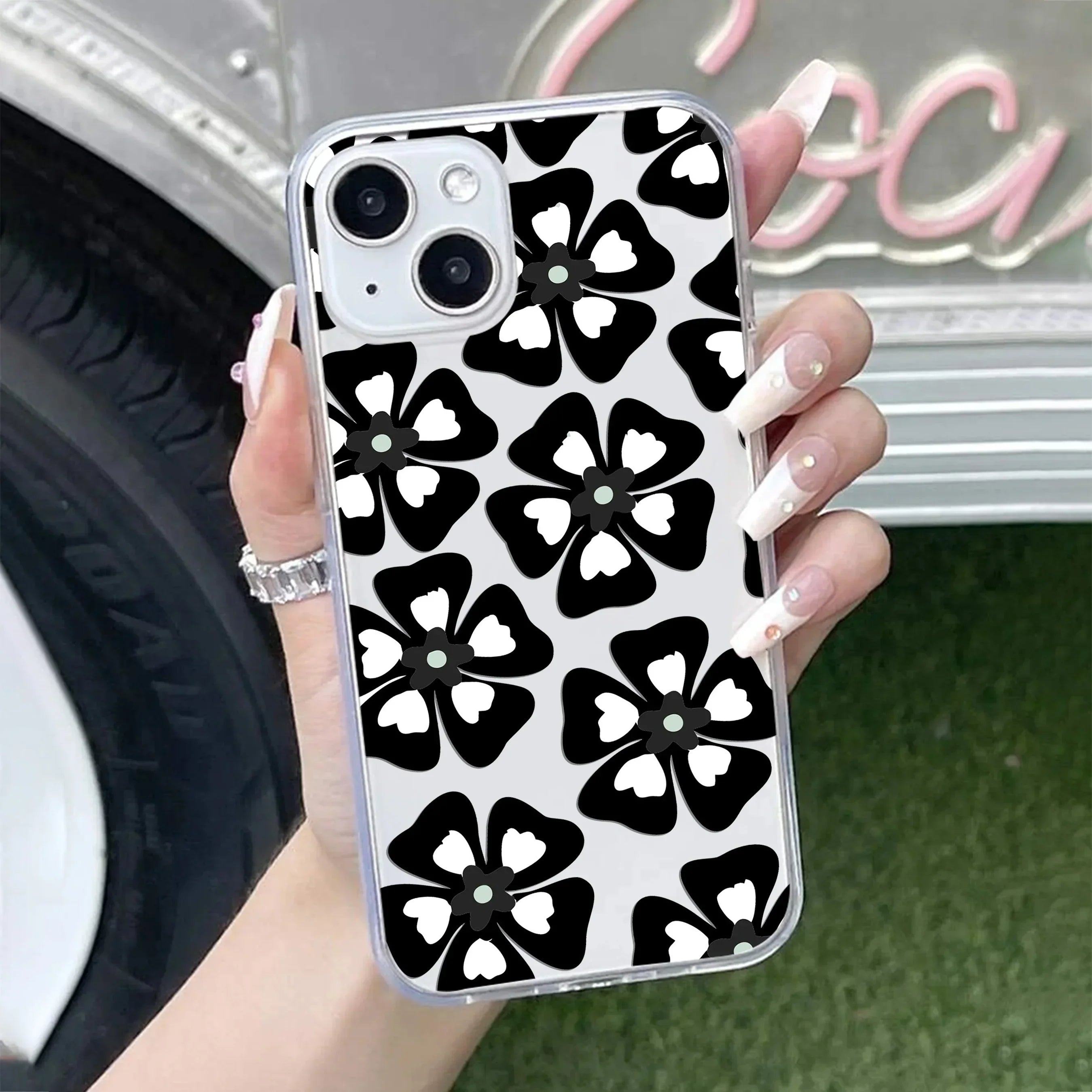 Black and White Flower Transparent Silicon case For iPhone 15