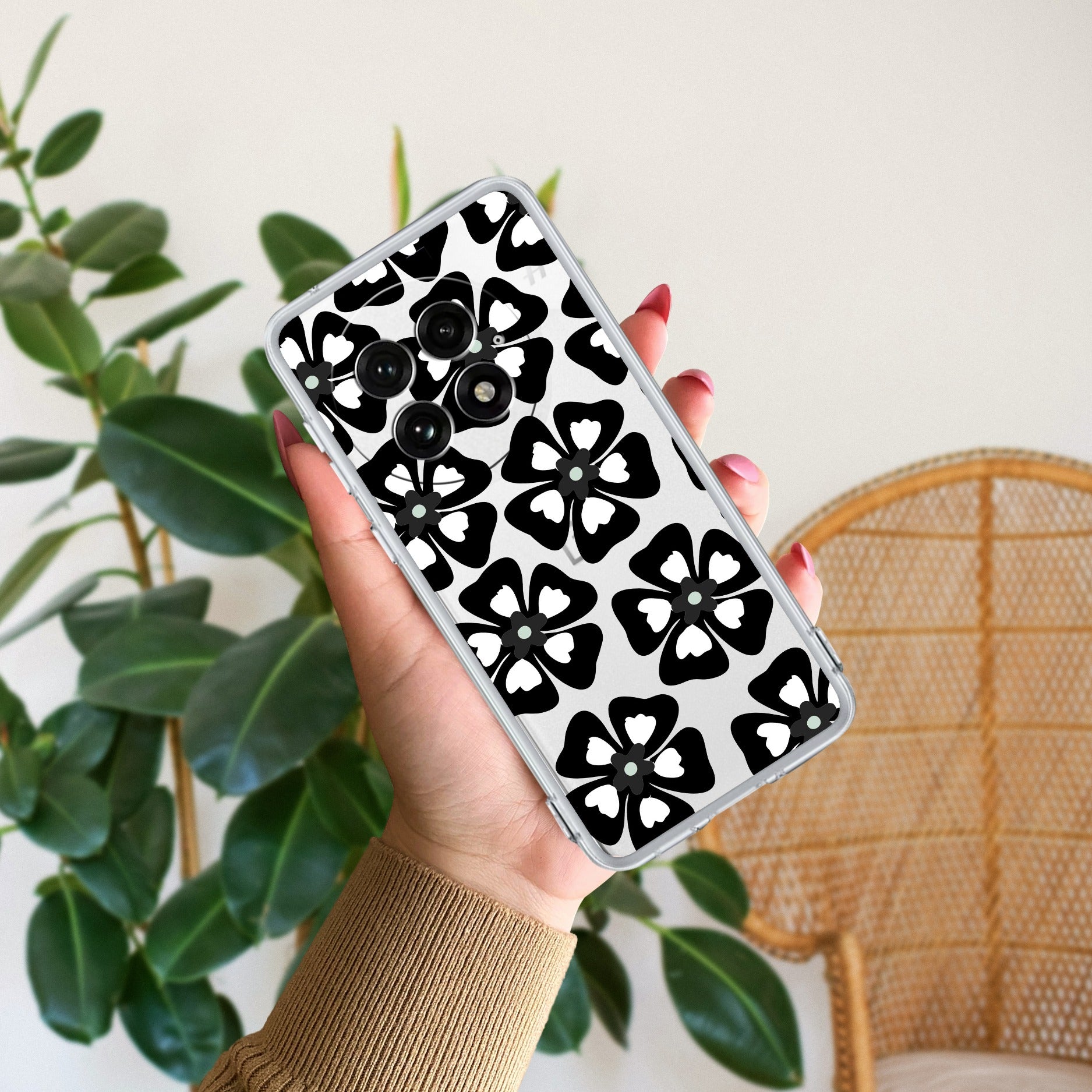 Black and White Flower Anti Yellow Case For OnePlus 13 5G
