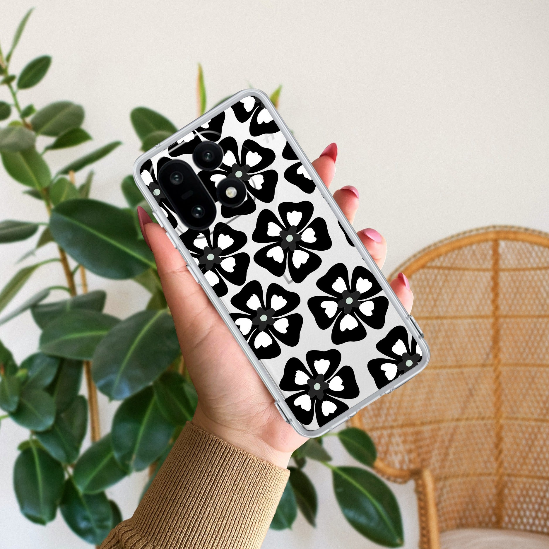 Black and White Flower Anti Yellow Case For OnePlus 15 5G